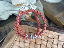 Rotes Lederarmband, 2-reihig, 3 Silberteile