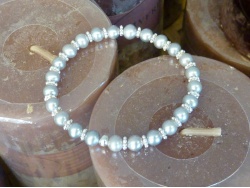 Perlen-Armband, grau, klassisch