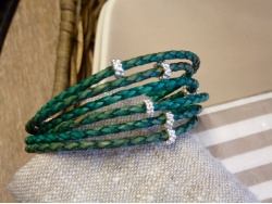 Petrolgrünes Lederarmband 6-reihig