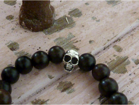 Ebenholz-Armband mit Totenkopf, mit Karabiner