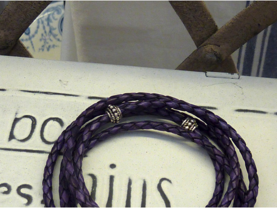 Violettes Leder-Armband, 5-reihig, 5 Silberteile