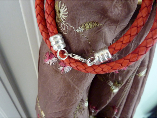 Rotes Lederarmband mitteldick, 2-reihig, 1 Silberteil