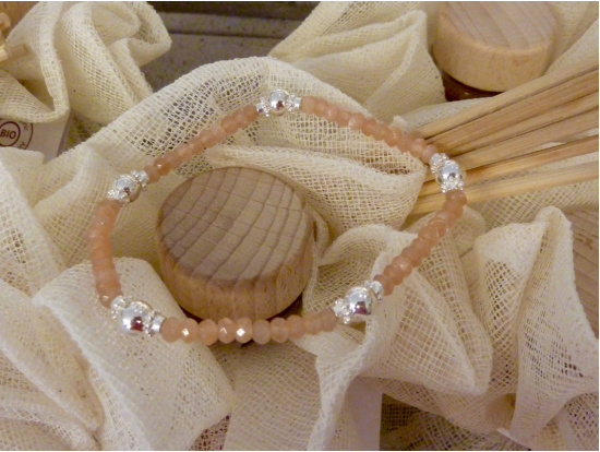 Mondstein-Armband mit hellen Silberteilen
