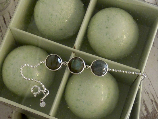 Armband fein mit 3 Labradorit-Steinen