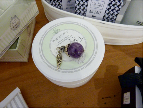 Amethyst-Kugel-Anhänger mit Silberflügeln