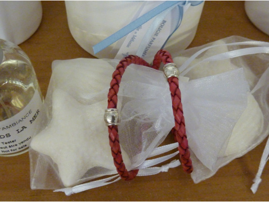 Pinkes Leder-Armband, 2-reihig, 2 Silberteile