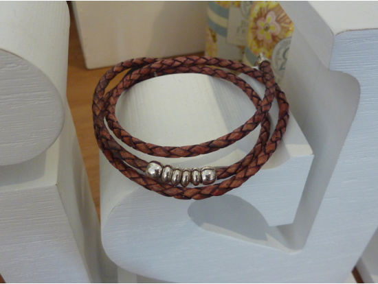 Lila-Leder-Armband, 3-reihig, helle Silberteile