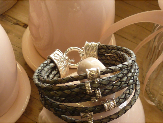 Armband schlammfarbig, 8-reihig, helle Silberteile