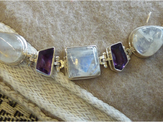 Armband "India" Amethyst + Regenbogen-Mondstein