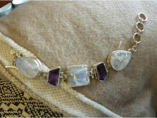 Armband "India" Amethyst + Regenbogen-Mondstein