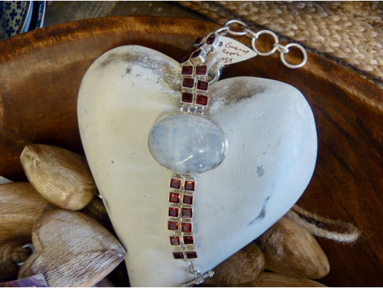 Regenbogen-Mondstein-Armband "India" + Granat
