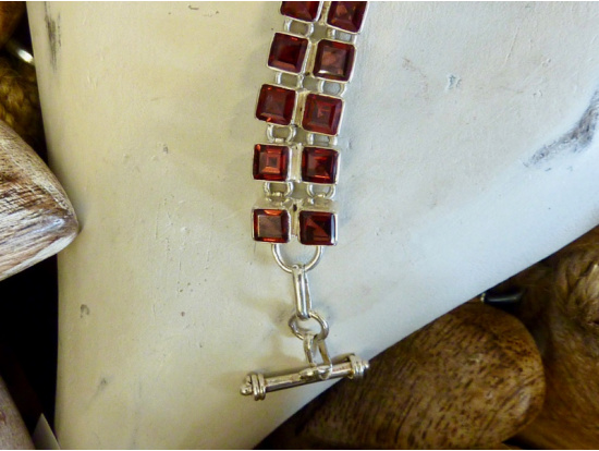 Regenbogen-Mondstein-Armband "India" + Granat