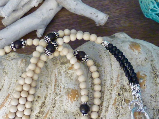 Flussquarz-Kette lang mit Holz- und Onyx-Teilen