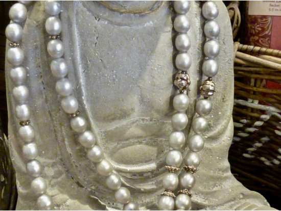 Graue Süsswasser-Perlenkette lang mit Silberteilen