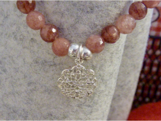 Muskovit-Armband mit Blümchen-Anhänger