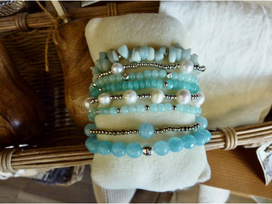 8-reihiges Armband mit Aquamarin-Steinen
